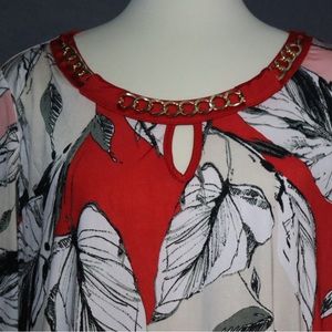 Essential red/white/cream top with gold chain in collar.  Size 1X